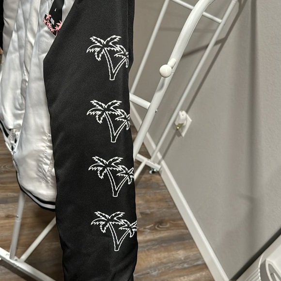 Rue21 women’s/juniors size Large bombers jacket. - Picture 6 of 8